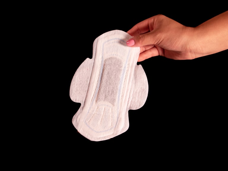 U by Kotex® Balance serviettes ultra-minces au charbon avec ailes pour adolescentes, absorption supplémentaire - apparence
