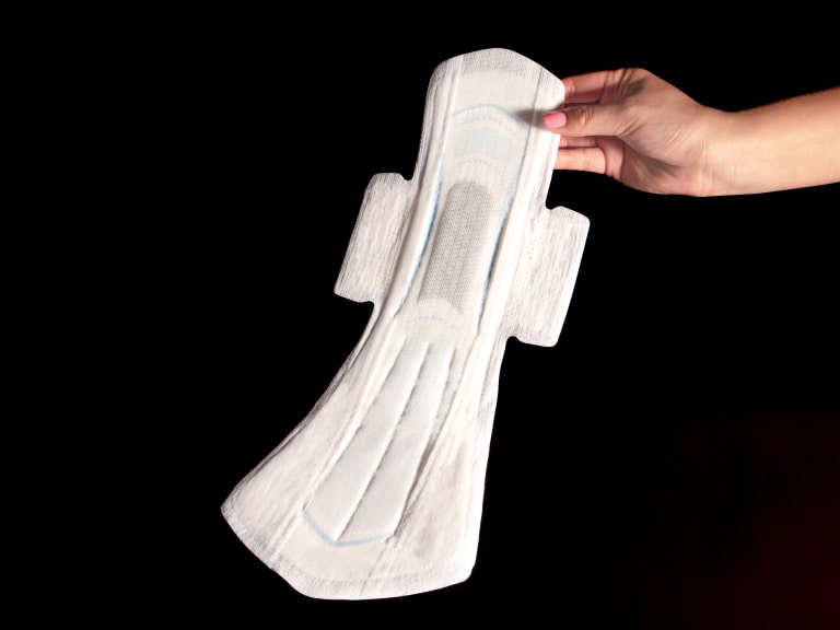 U by Kotex® serviettes ultra-minces au charbon Balance avec ailes, absorption de nuit - apparence
